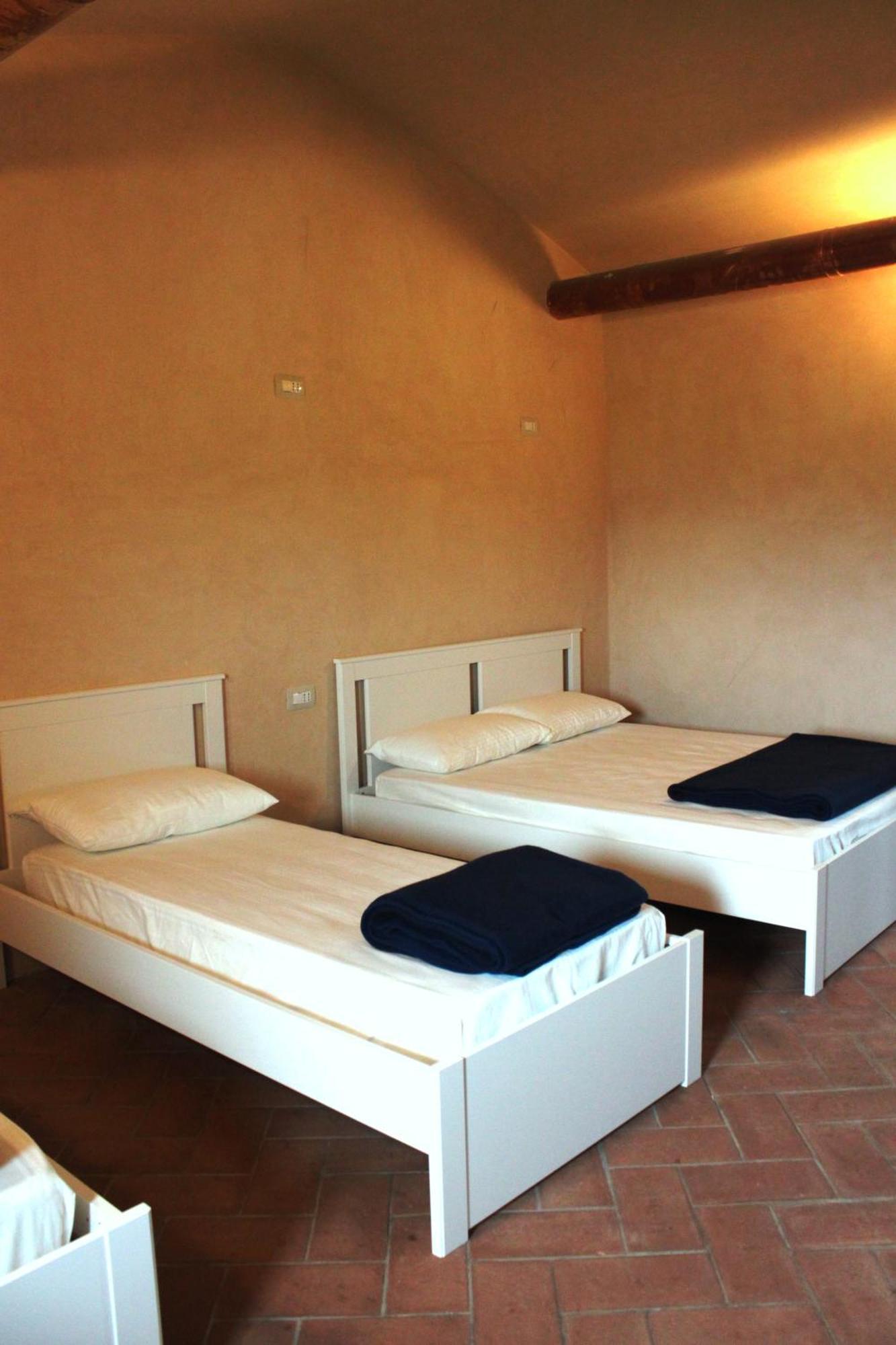 Ostello Contessa Ava Dei Lambardi Monteriggioni Extérieur photo
